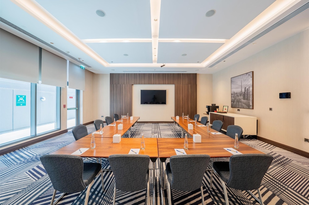 Hampton by Hilton Dubai Airport 23