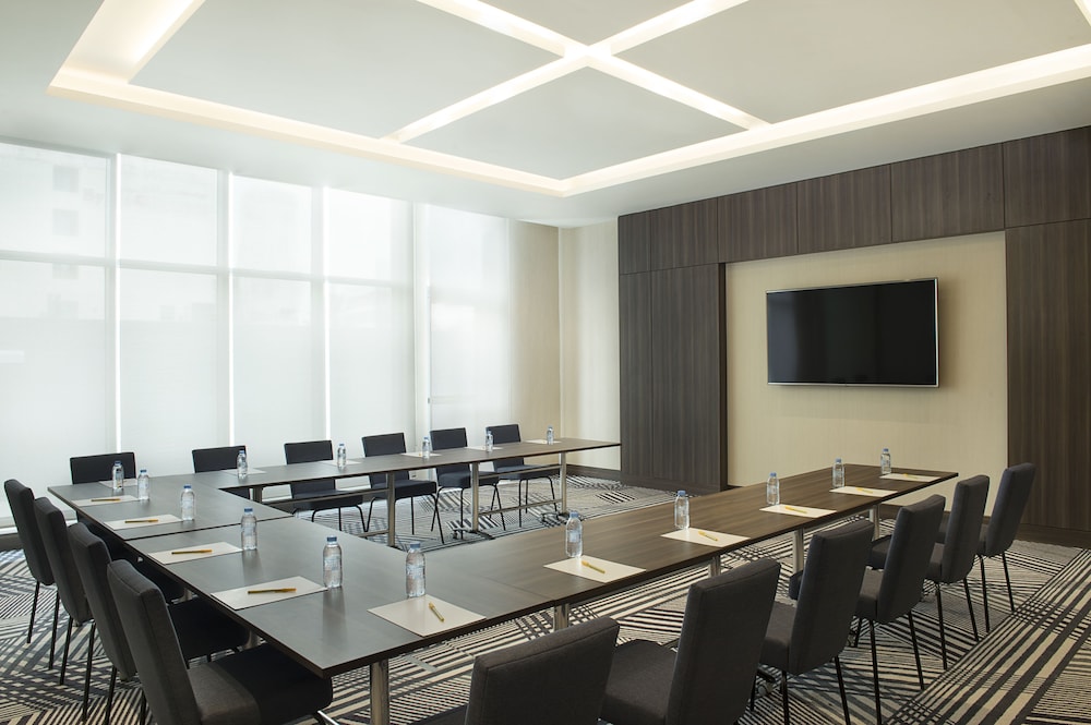 Hampton by Hilton Dubai Airport 17