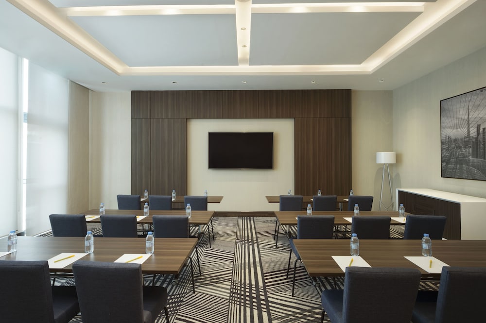 Hampton by Hilton Dubai Airport 22
