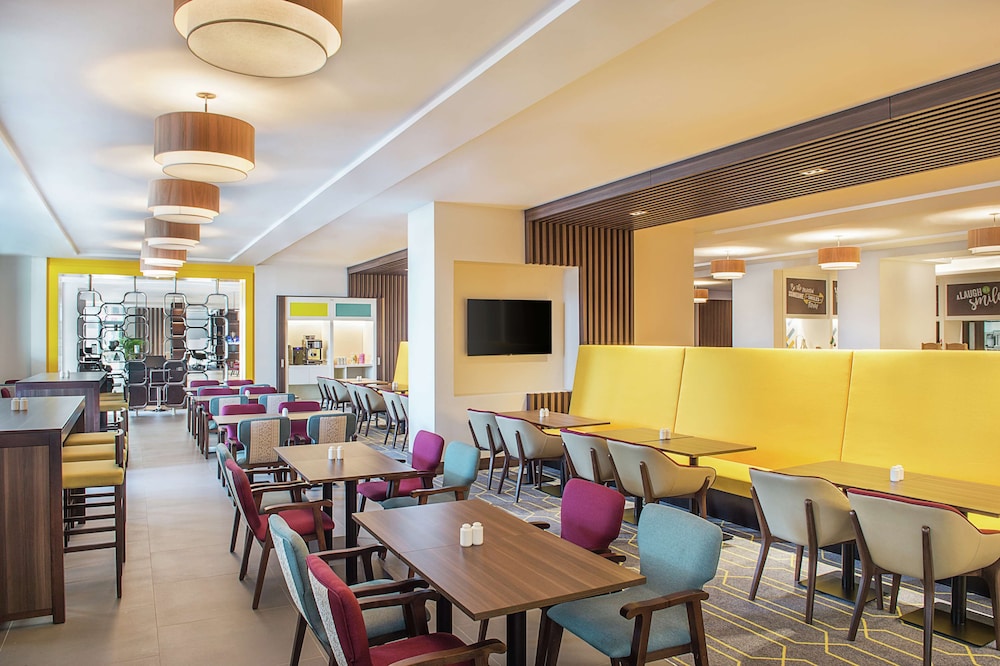 Hampton by Hilton Dubai Airport 18