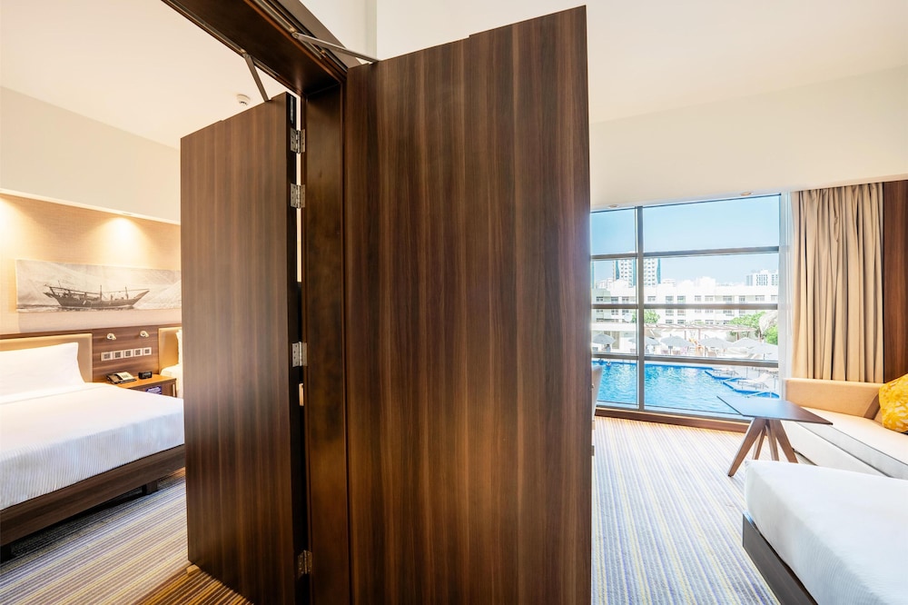 Hampton by Hilton Dubai Airport 8