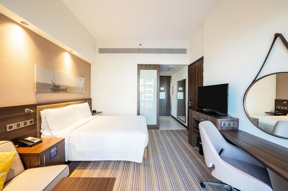 Hampton by Hilton Dubai Airport 11