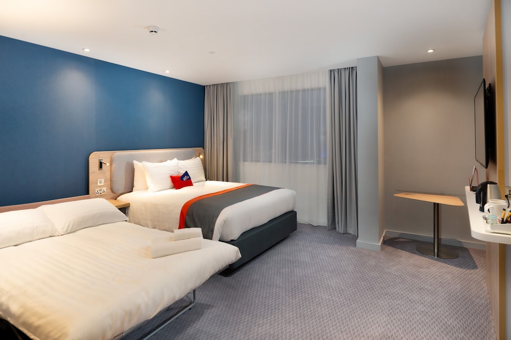 Holiday Inn Express London Heathrow T4 7