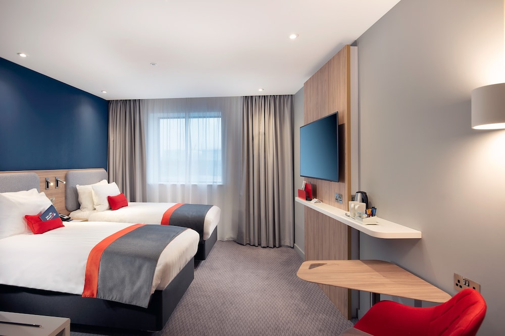 Holiday Inn Express London Heathrow T4 12
