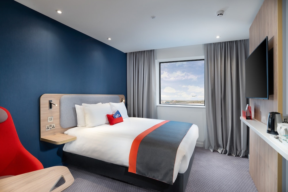 Holiday Inn Express London Heathrow T4 9