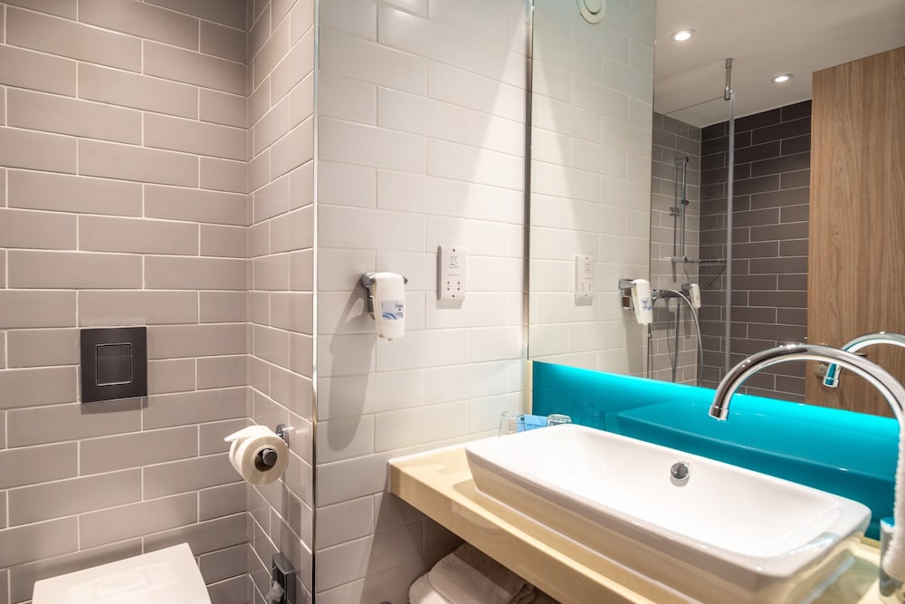 Holiday Inn Express London Heathrow T4 19