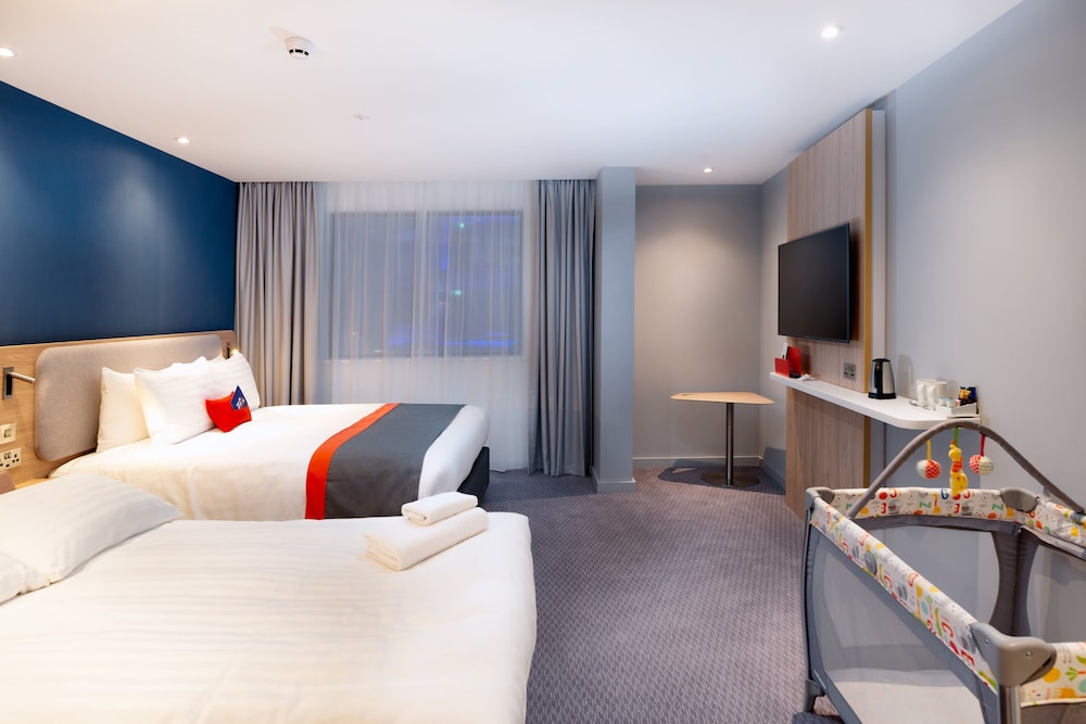Holiday Inn Express London Heathrow T4 6