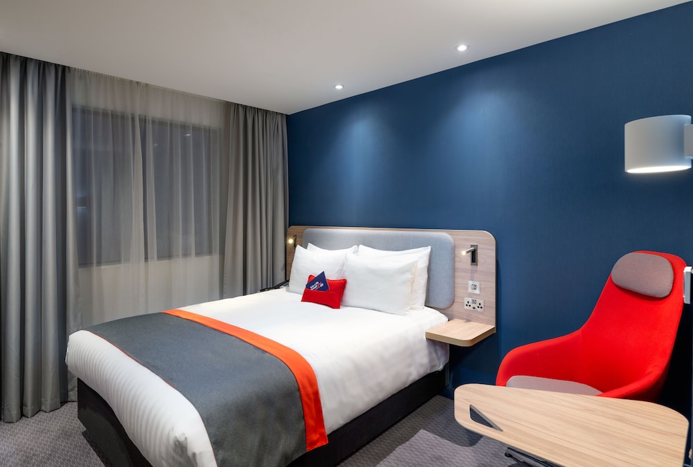 Holiday Inn Express London Heathrow T4 15