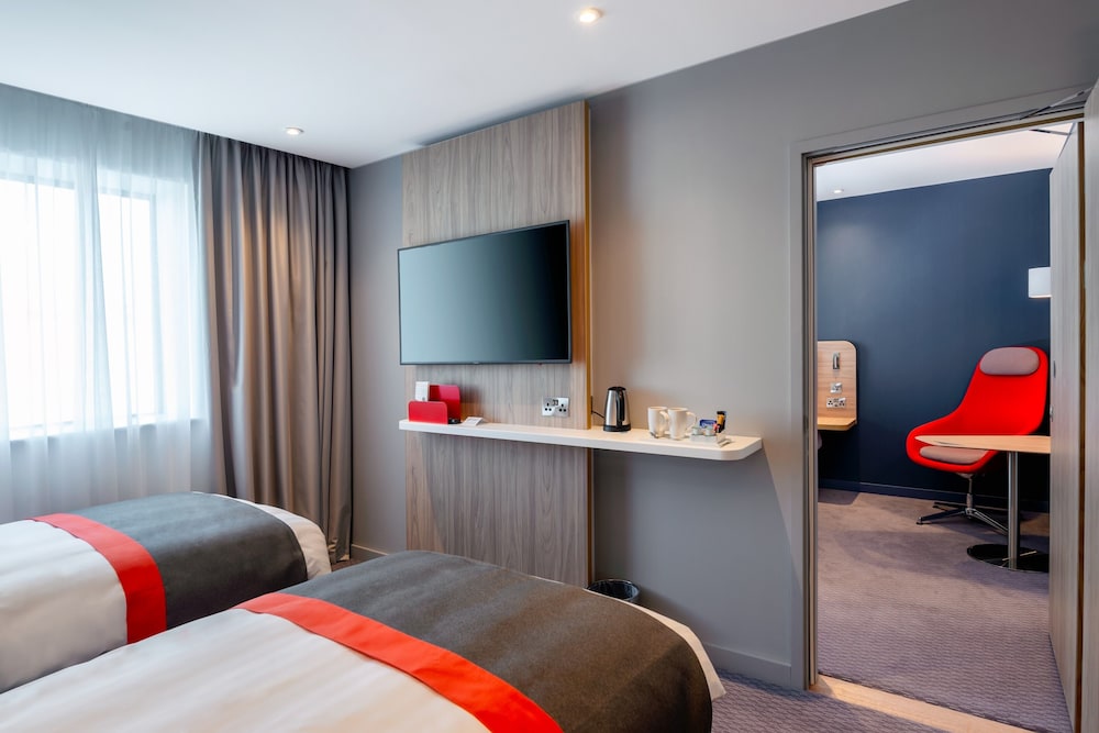 Holiday Inn Express London Heathrow T4 8