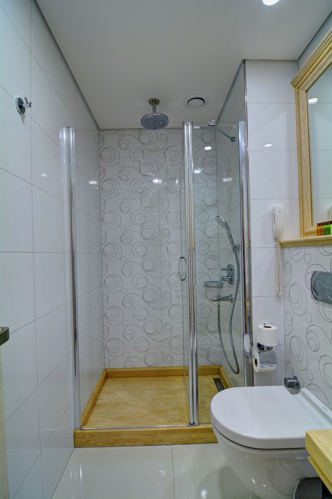 Novelty Hotel 10
