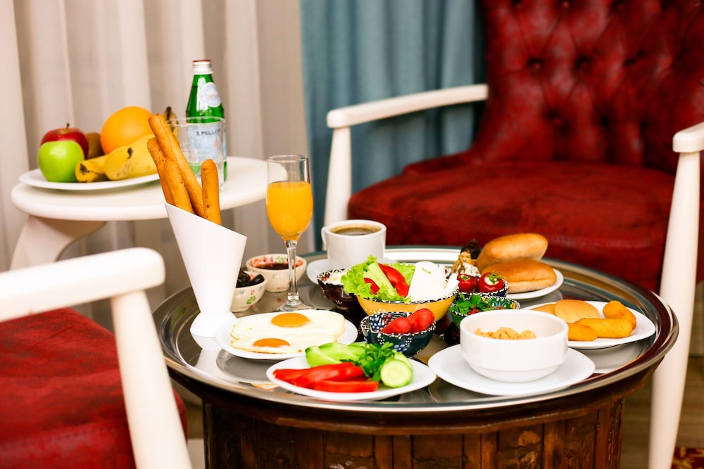 Novelty Hotel 18