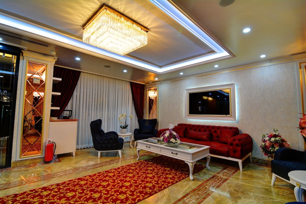 Novelty Hotel 5