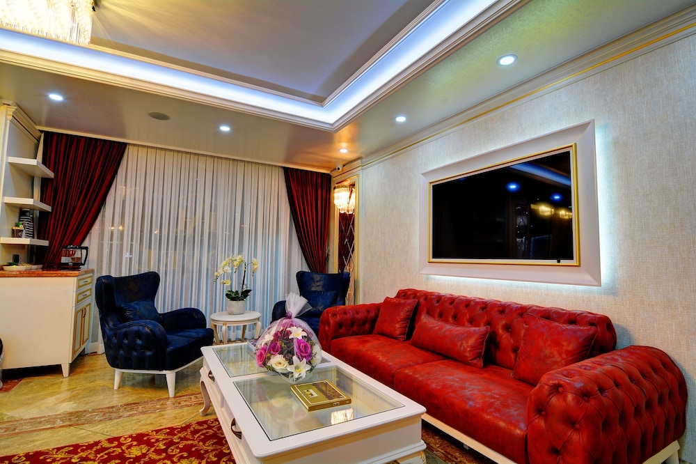 Novelty Hotel 4