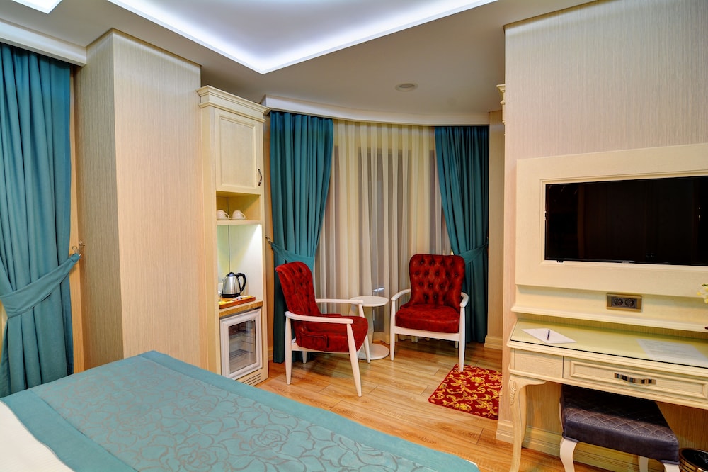 Novelty Hotel 14