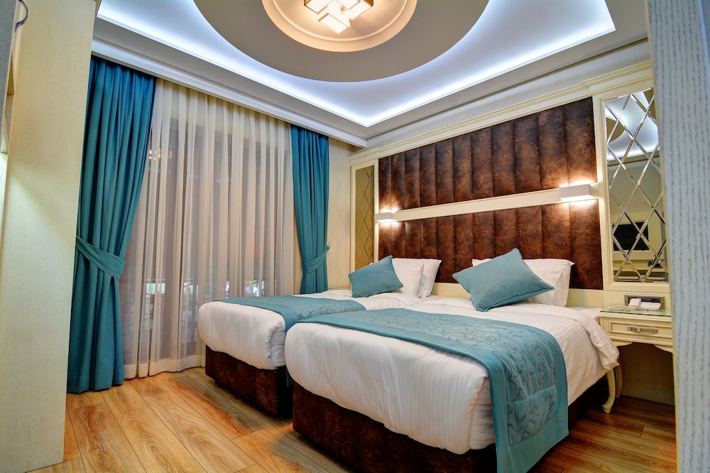 Novelty Hotel 11