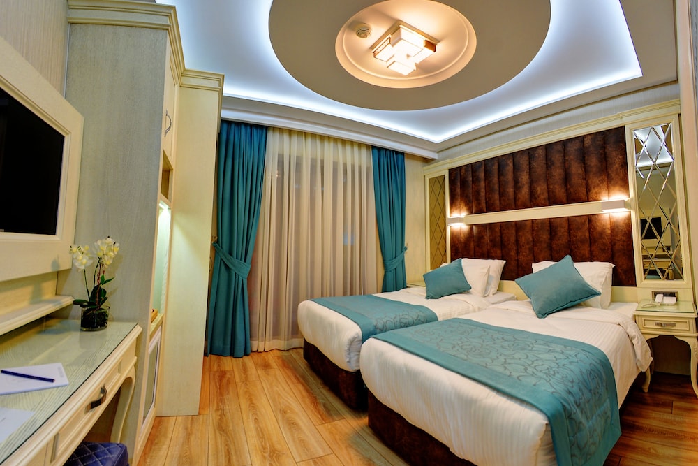 Novelty Hotel 22