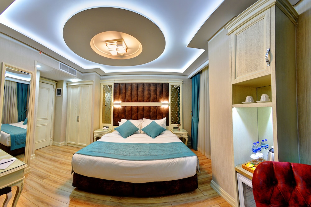 Novelty Hotel 24