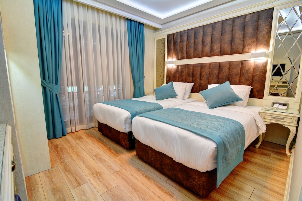 Novelty Hotel 13