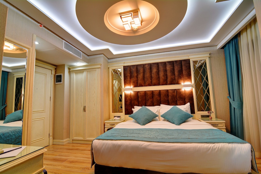 Novelty Hotel 15