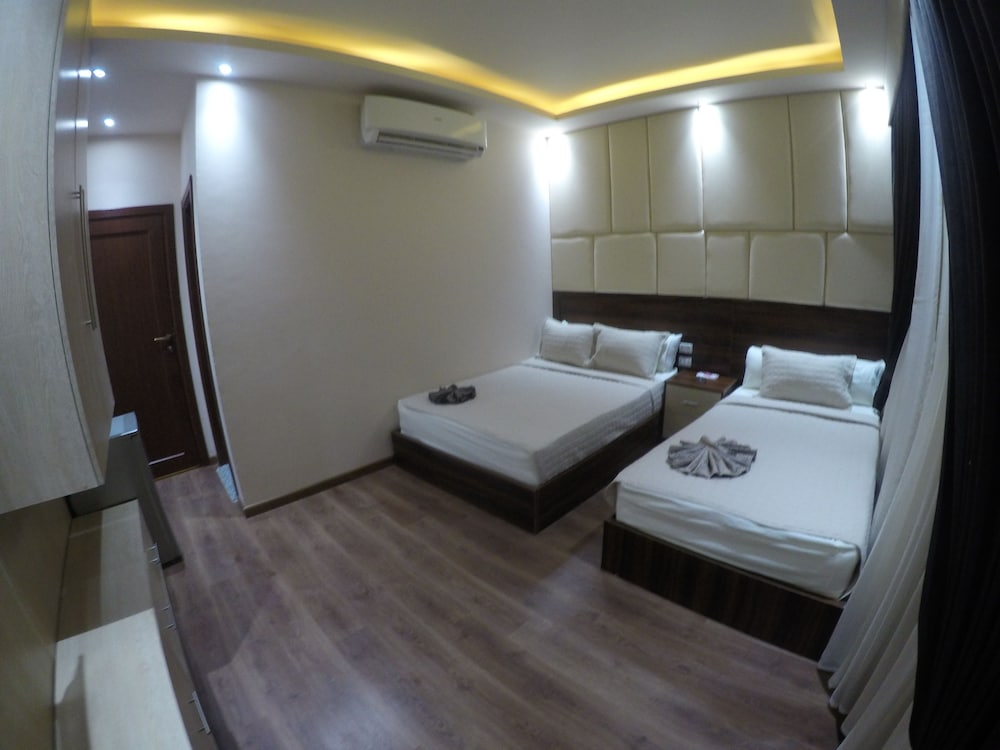 City Hotel 5