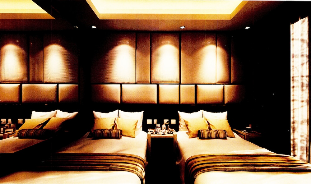City Hotel 2