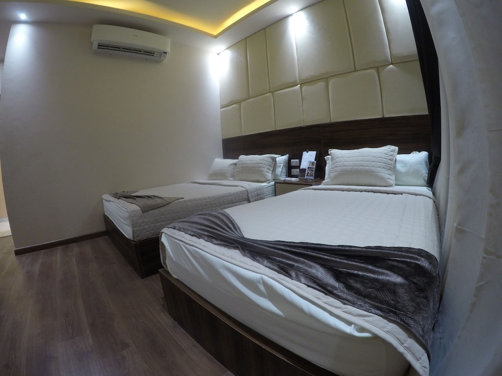 City Hotel 9