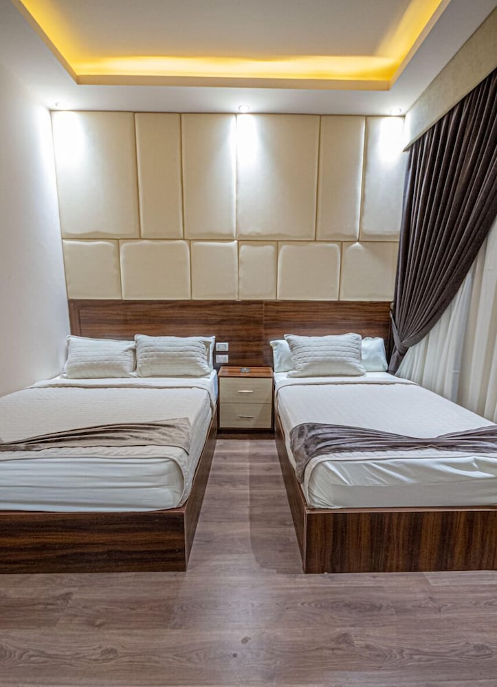 City Hotel 21