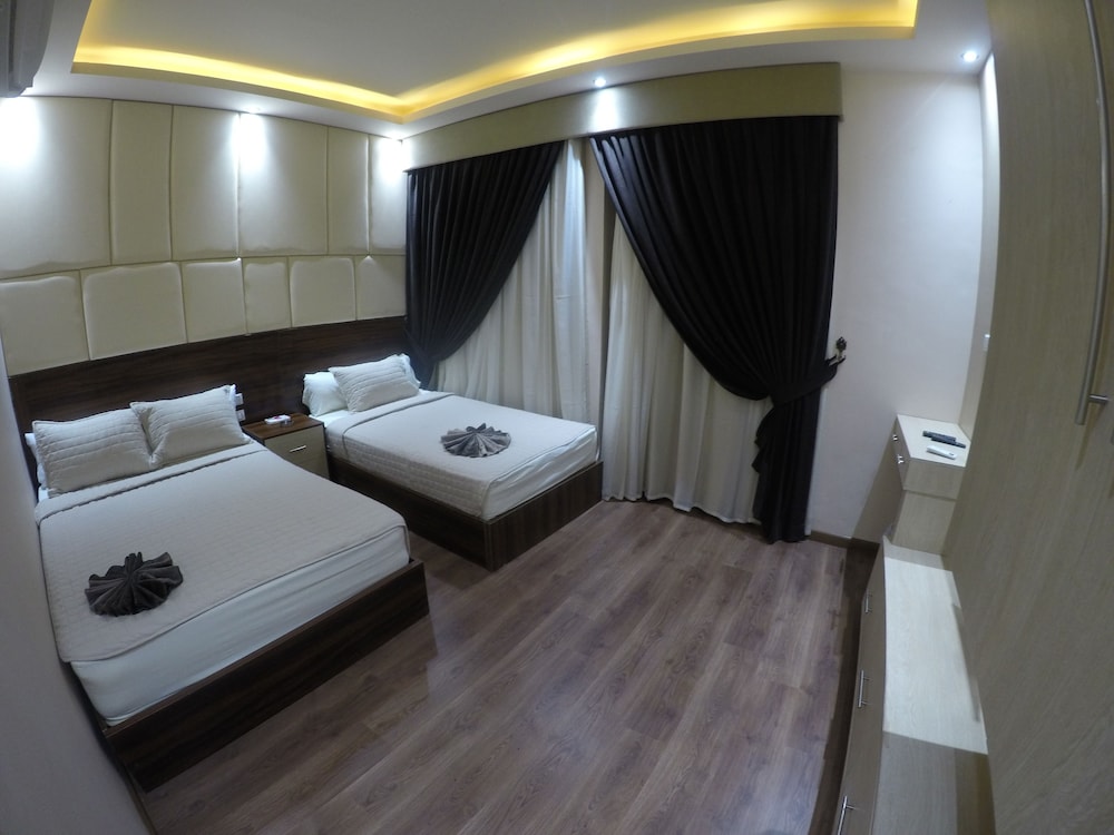 City Hotel 4