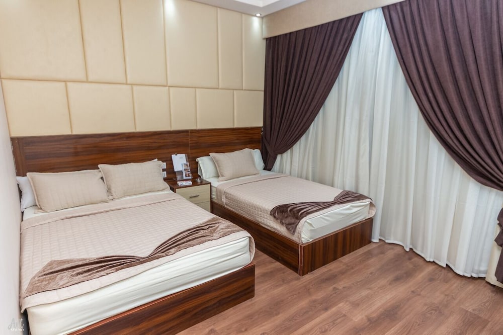 City Hotel 17