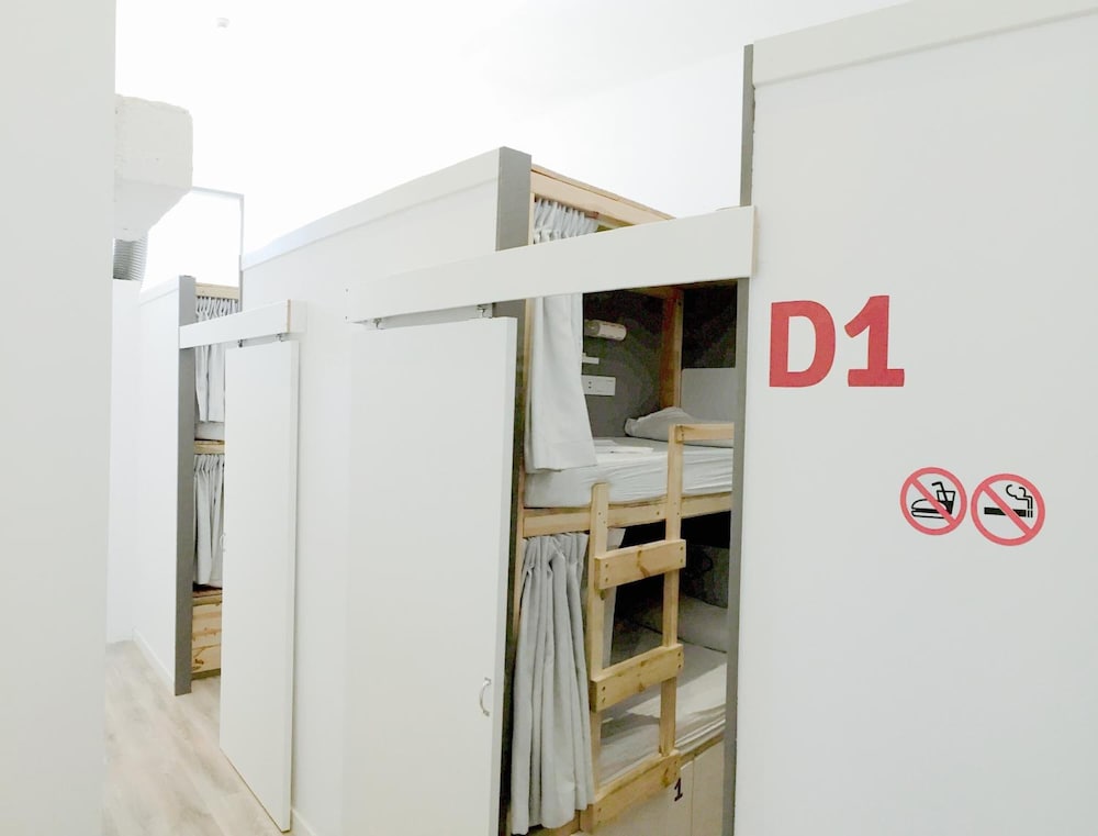 Ant Hostel Barcelona 14