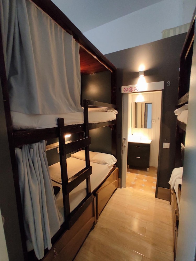 Ant Hostel Barcelona 18