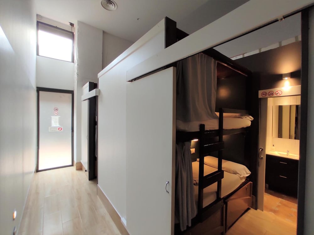 Ant Hostel Barcelona 24