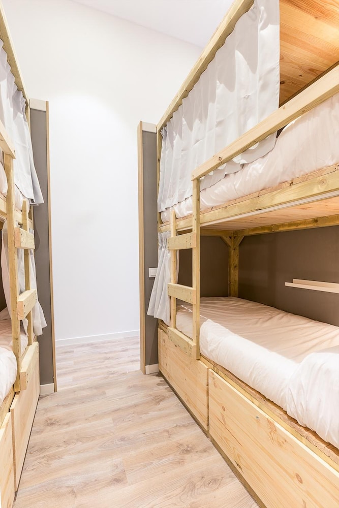 Ant Hostel Barcelona 12