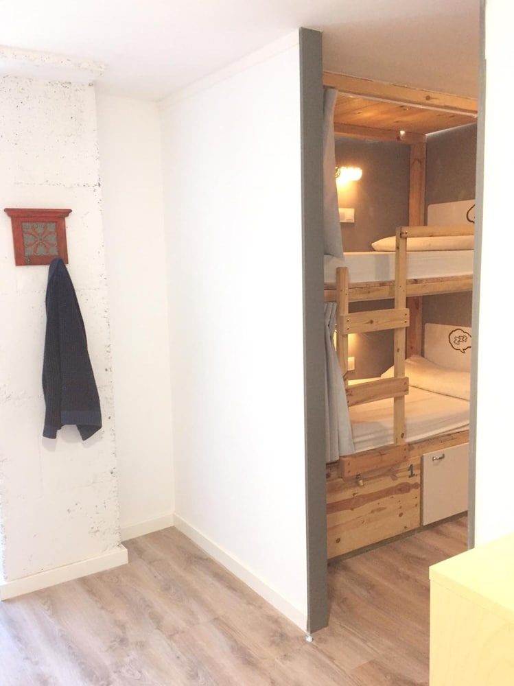 Ant Hostel Barcelona 15