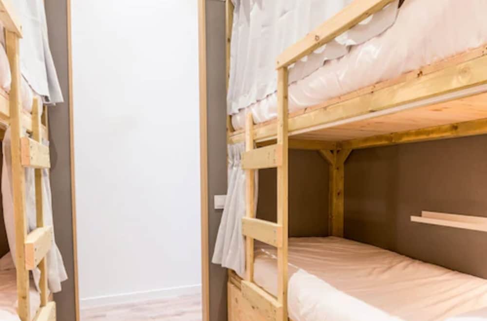 Ant Hostel Barcelona 10