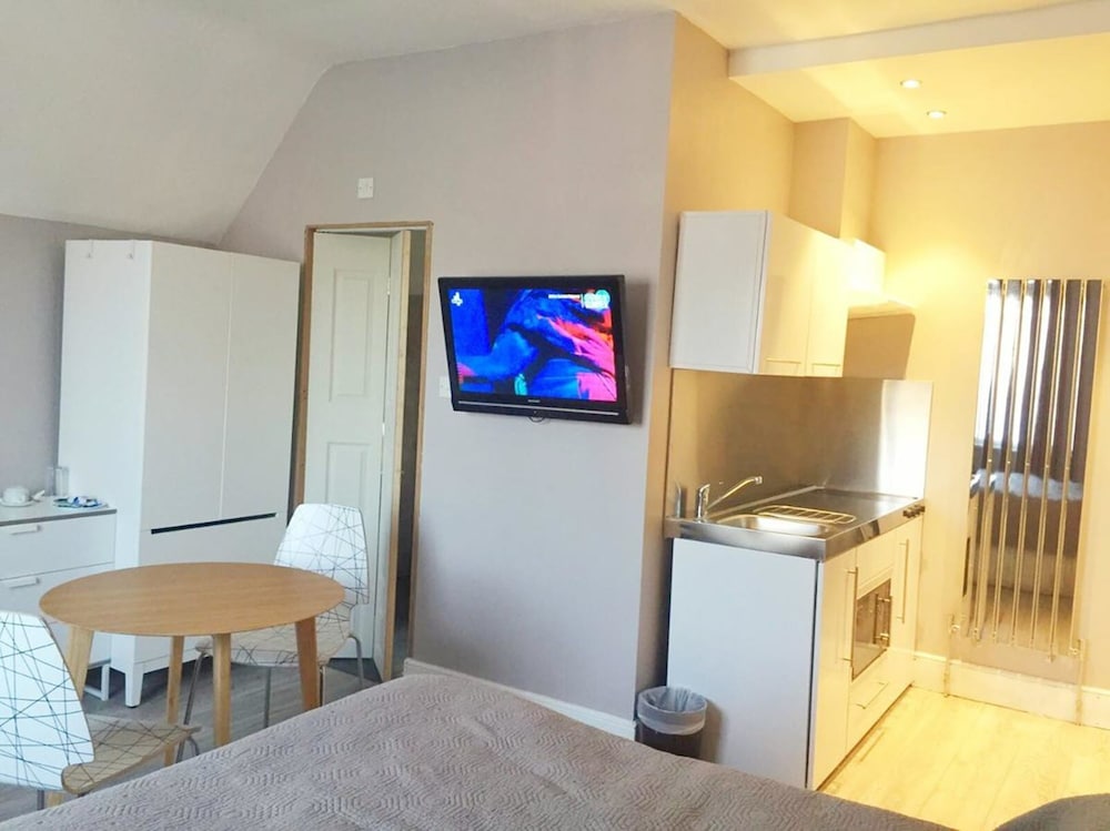 Avis Hotel 9