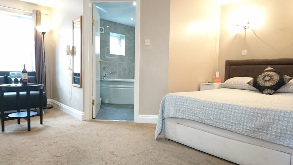 Avis Hotel 10