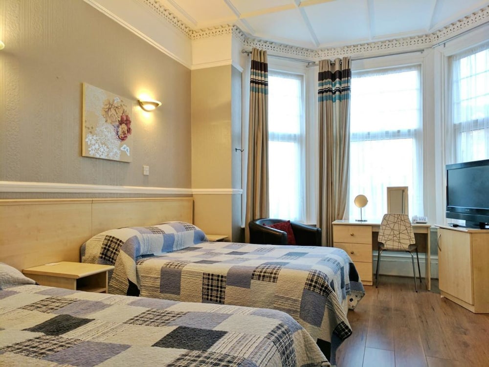 Avis Hotel 8