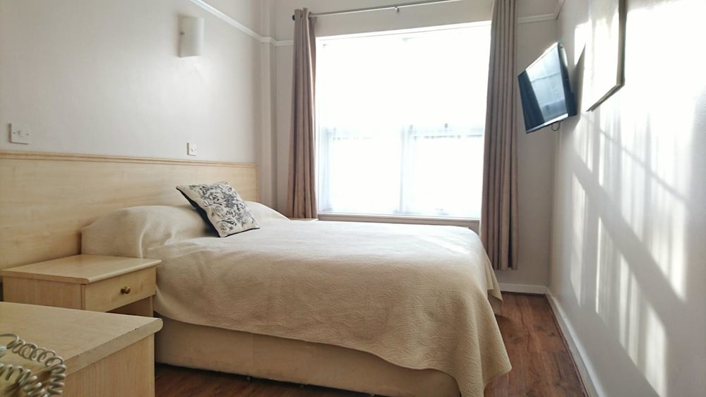 Avis Hotel 7