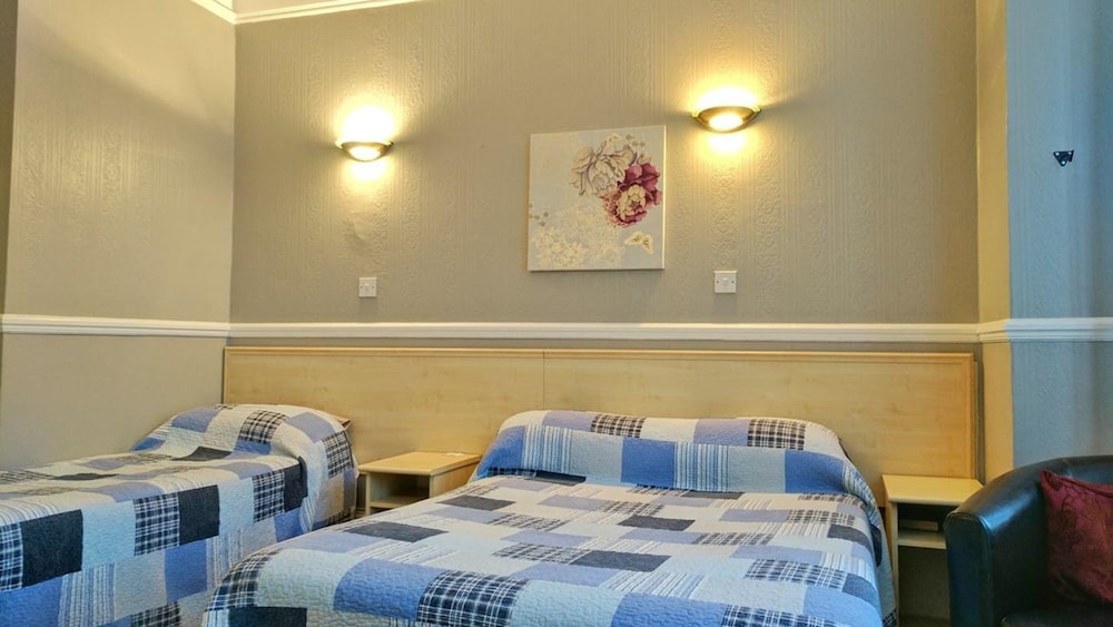 Avis Hotel 6