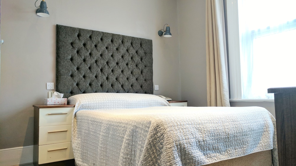 Avis Hotel 4