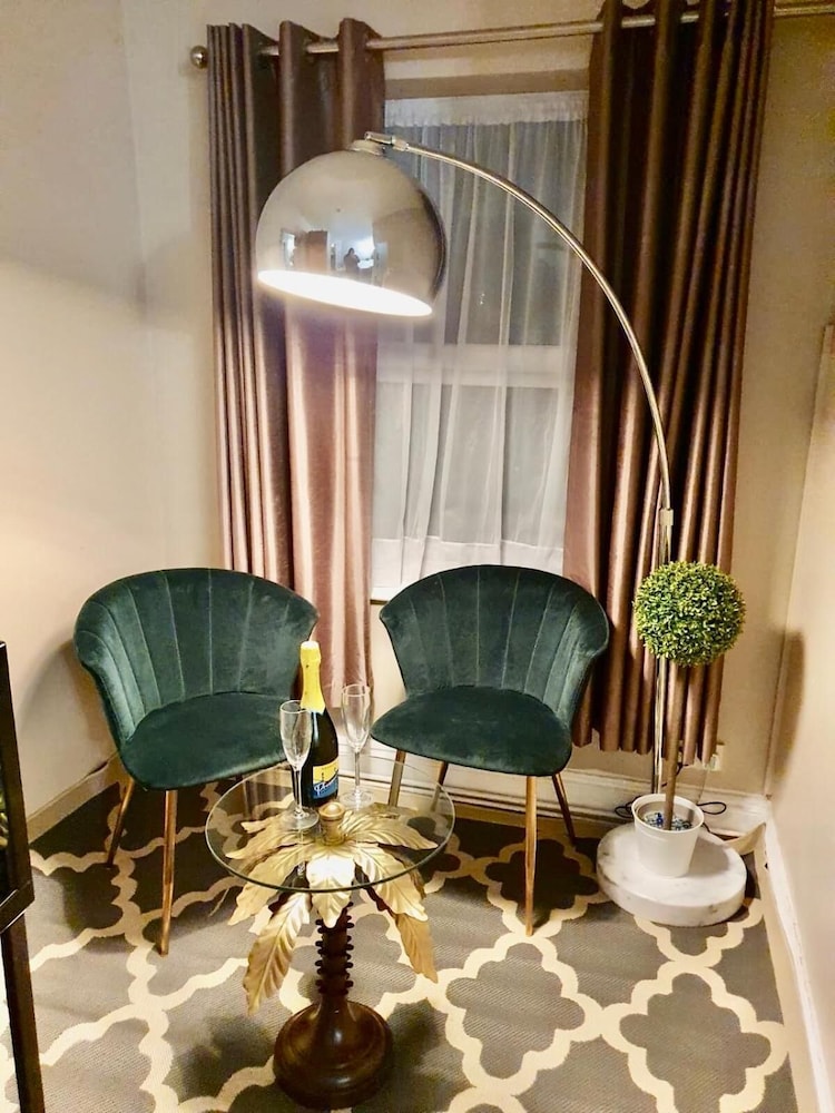 Avis Hotel 23