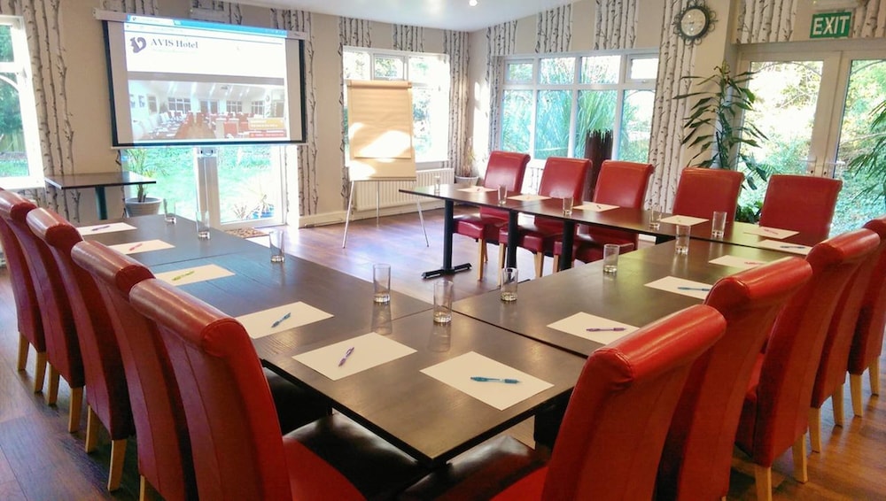 Avis Hotel 24