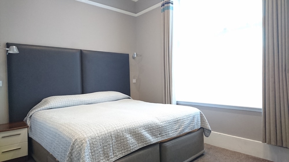 Avis Hotel 3