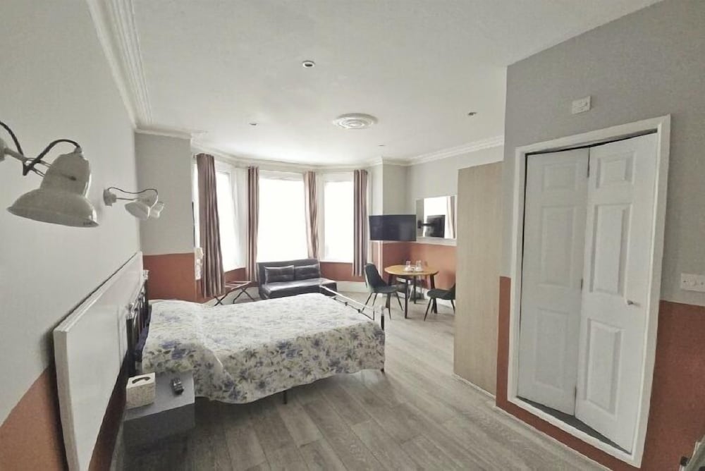 Avis Hotel 14