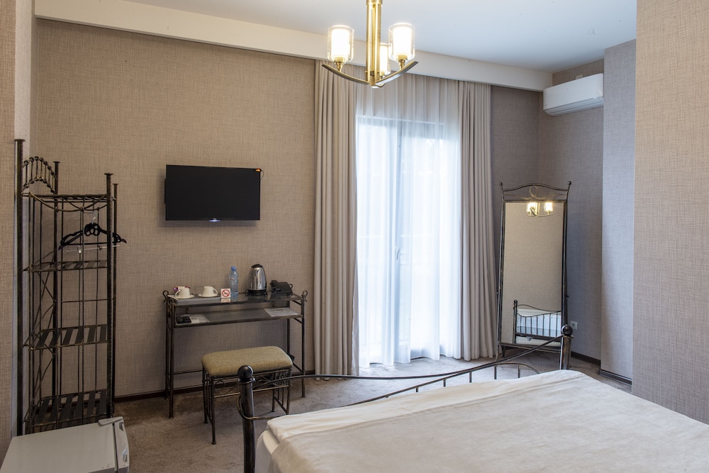Golden Nugget Tbilisi 12