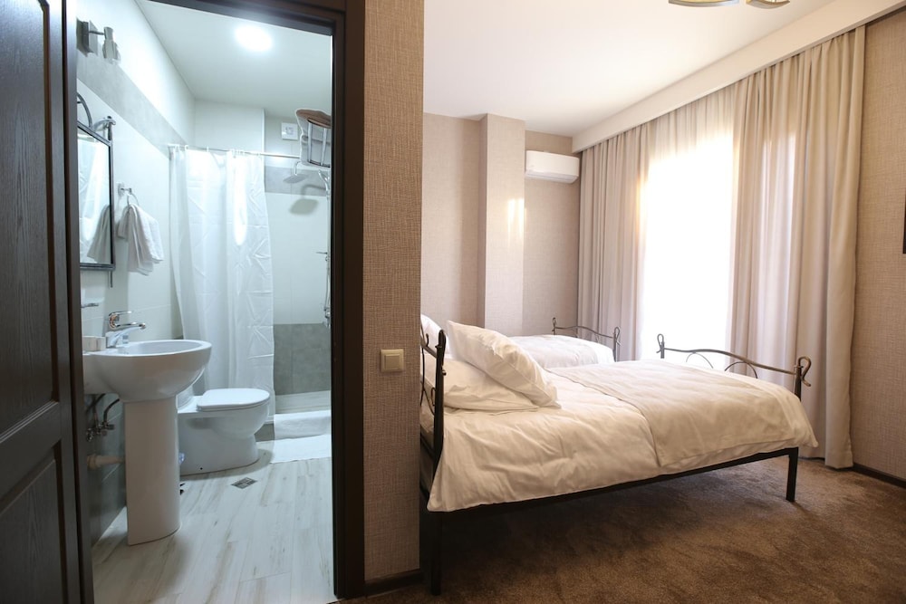 Golden Nugget Tbilisi 6