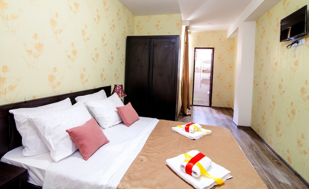 Hotel Ellegance 18