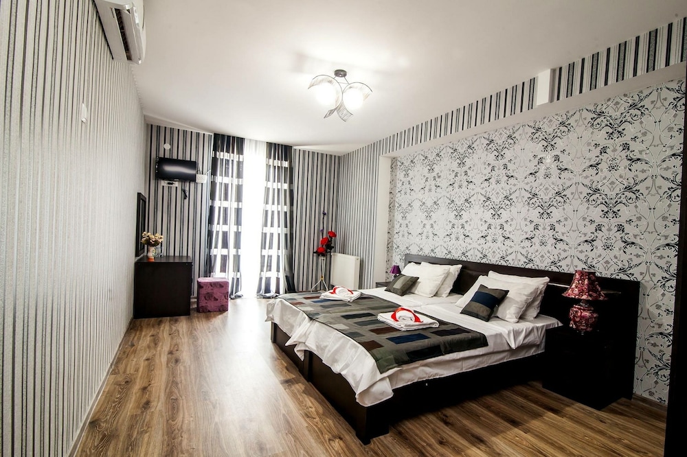 Hotel Ellegance 9