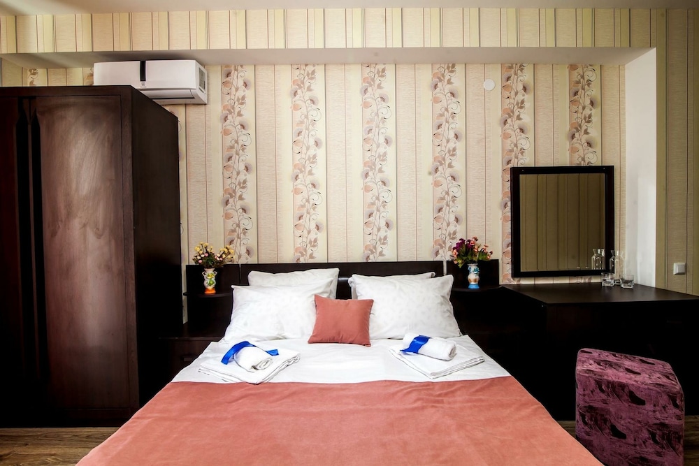 Hotel Ellegance 11